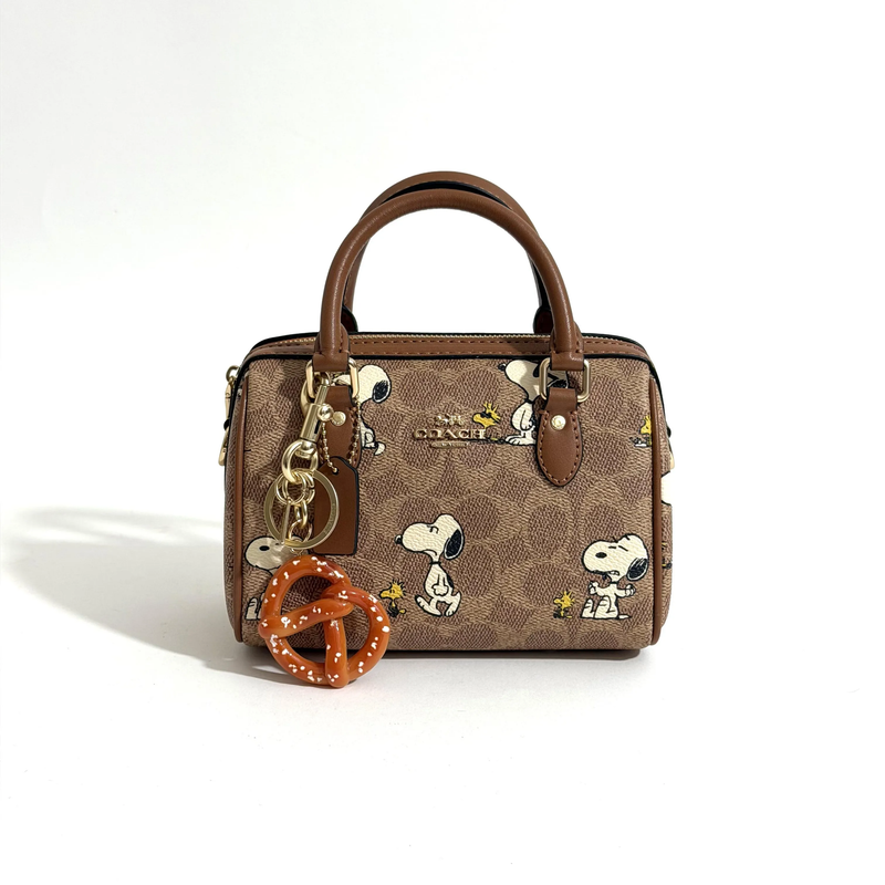 کیف کوچ مینی صندوقی اسنوپی قهوه ای مدل COACH X Peanuts 