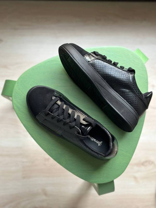 کفش راحتی زنانه استرادیواریوس مدلStradivarius-Sneakers-SKB02