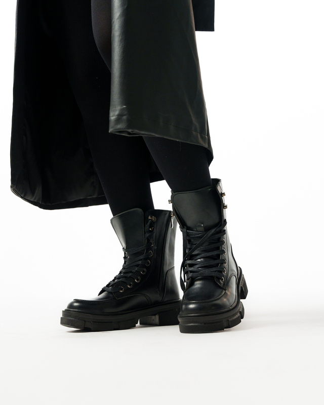 نیم بوت زنانه استرادیواریوس مدل Stradivarius-Flat-Ankle-Boots-BT10