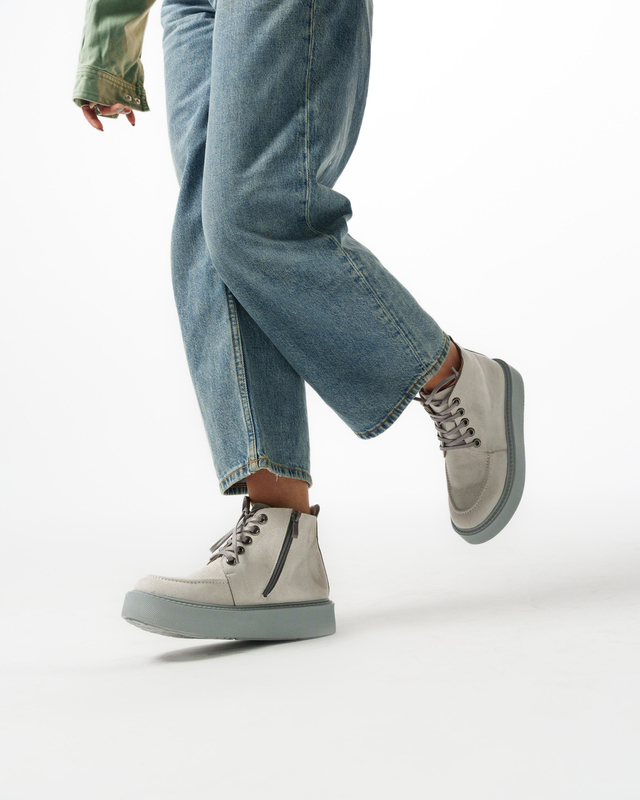 نیم بوت زنانه استرادیواریوس مدل Stradivarius Flat Ankle Boots - BTG38