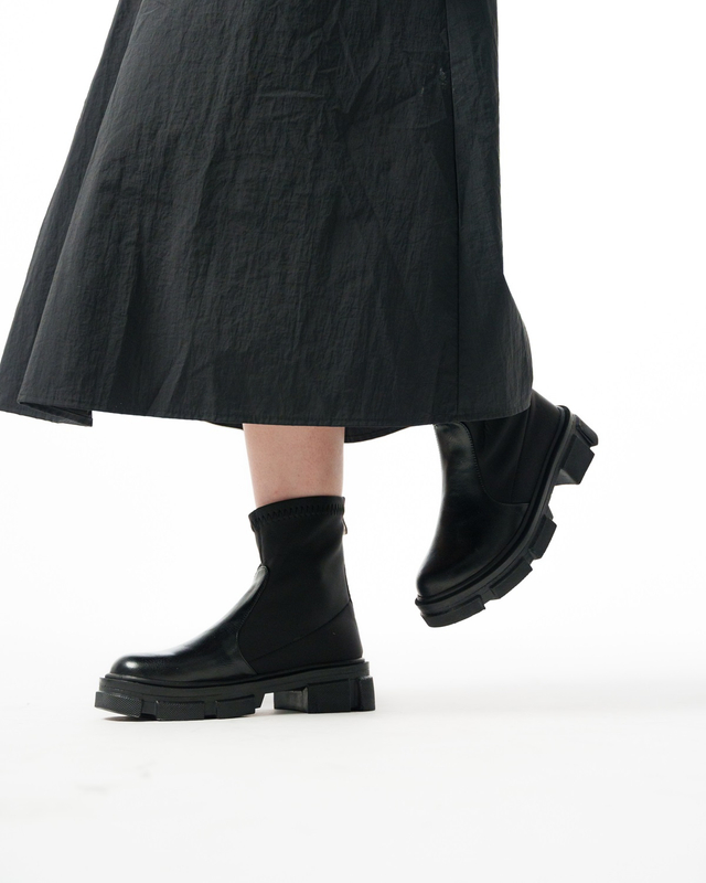 نیم بوت زنانه استرادیواریوس مدل Stradivarius Flat Ankle Boots  - BTB0105