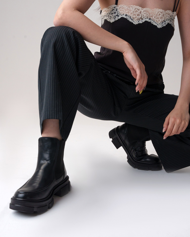 نیم بوت زنانه استرادیواریوس مدل Stradivarius Flat Ankle Boots - BTB55