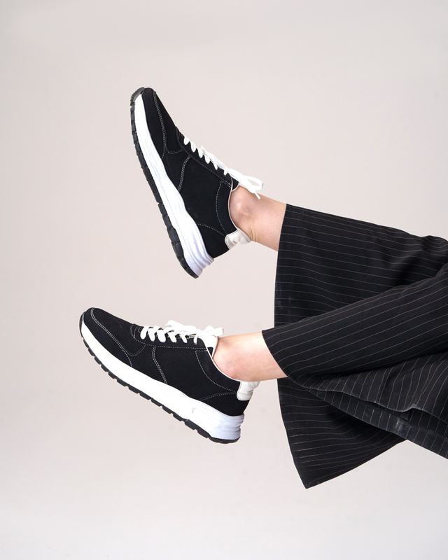 کفش اسپرت زنانه مدل Stradivarius Sneakers - SKB2203