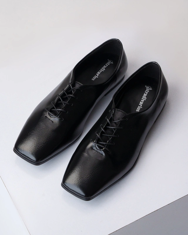 کالج زنانه مدل Stradivarius Flat shoes - FBl2404