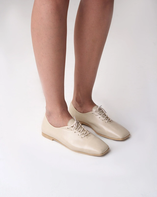 کالج زنانه مدل Stradivarius Flat shoes - FCr2404