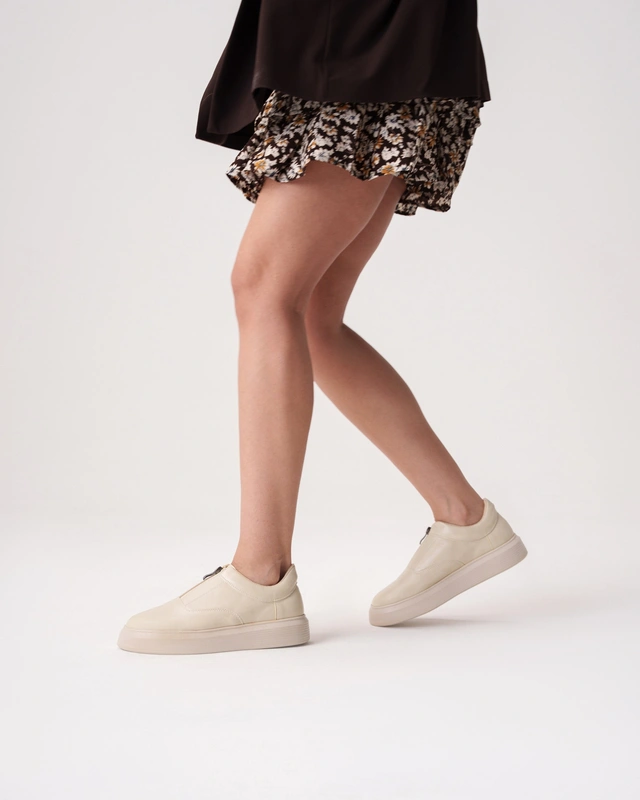 کفش راحتی زنانه مدل Stradivarius Loafer - LFCr2304