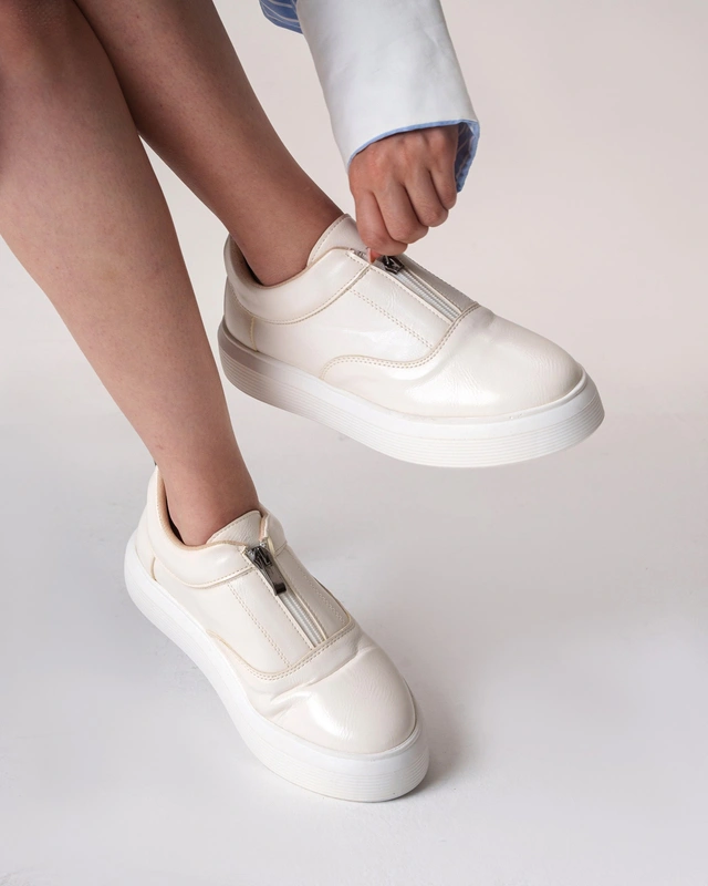 کفش راحتی زنانه مدل Stradivarius Loafer - LFwh2304