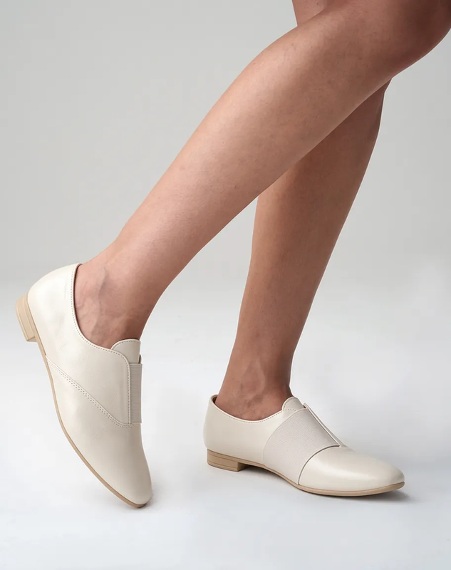 کالج زنانه مدل Stradivarius Flat shoes - FCr2402