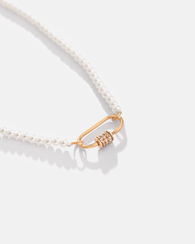 گردنبند مروارید با قفل نگین دار