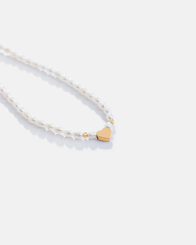 گردنبند مروارید و قلب