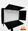 نور فلات Pro LED U800 ( پک اصلی حاوی باطری و شارژر و کنترل )