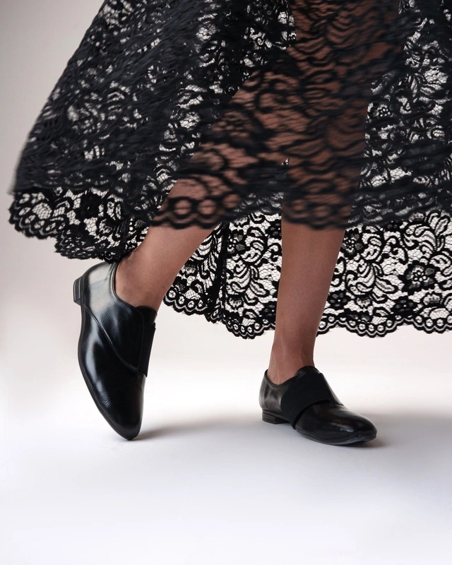 کفش کالج زنانه مدل Stradivarius Flat shoes - FBl2402