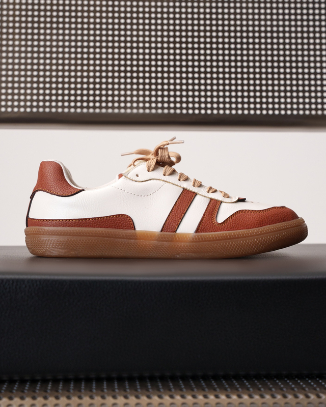 کفش اسپرت زنانه مدل Stradivarius Sneakers - SKBr2303