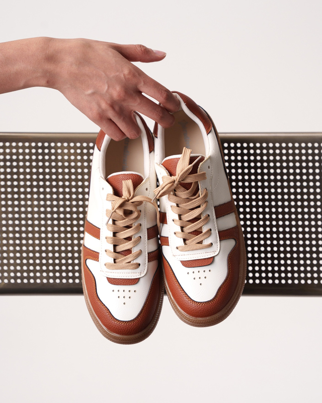 کفش اسپرت زنانه مدل Stradivarius Sneakers - SKBr2303