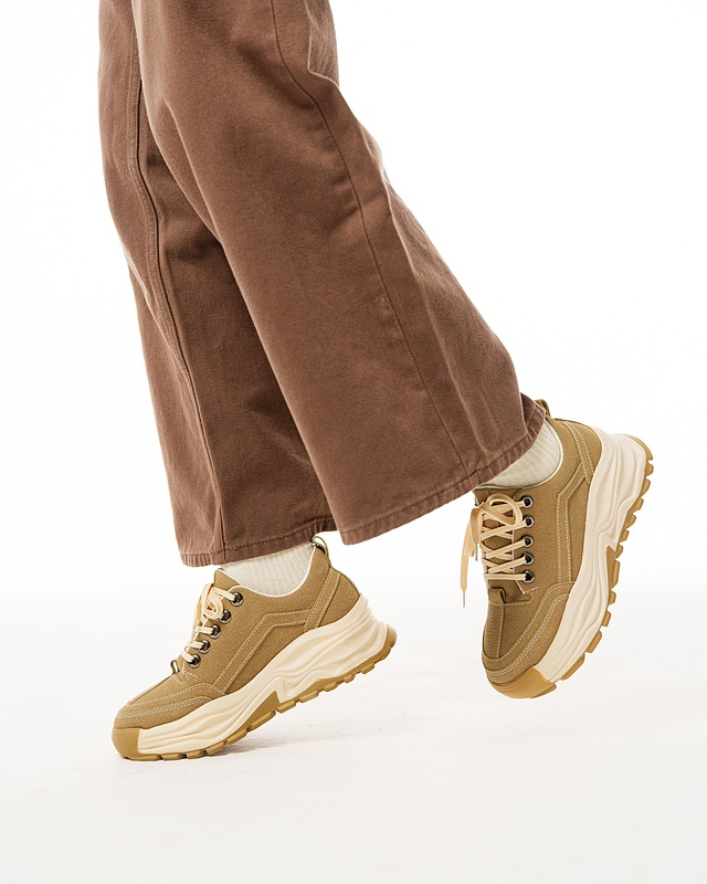کفش راحتی زنانه مدل Stradivarius Sneakers - SKG80