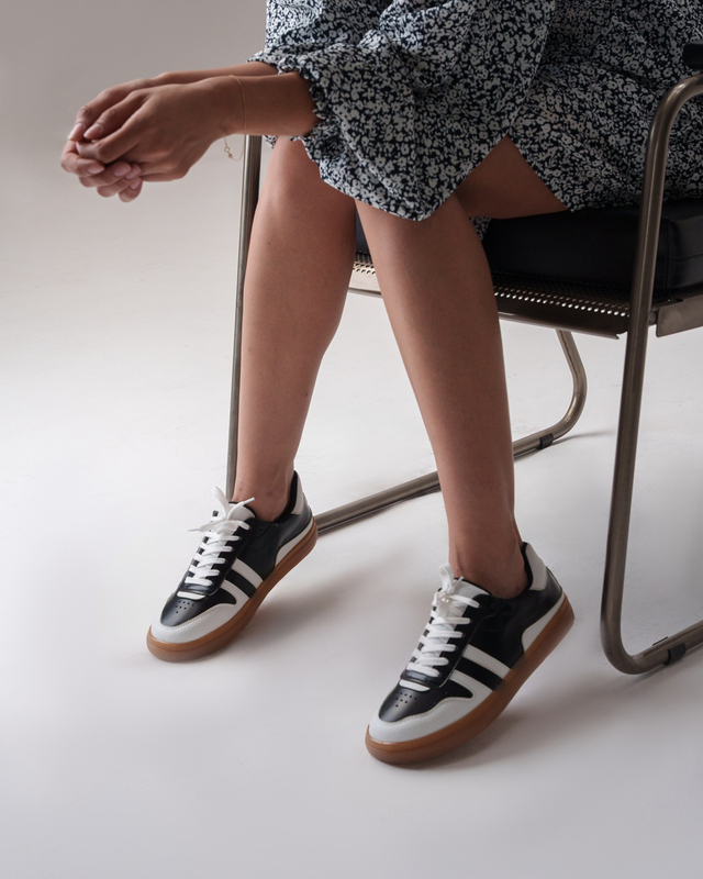 کفش اسپرت زنانه مدل Stradivarius Sneakers - SKBr2303