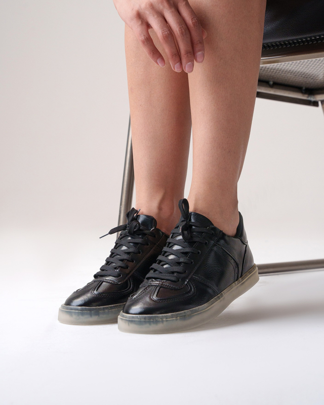 کفش اسپرت زنانه مدل Stradivarius Sneakers - SKB0122
