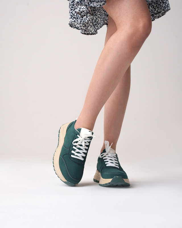 کفش اسپرت زنانه مدل Stradivarius Sneakers - SKB2203