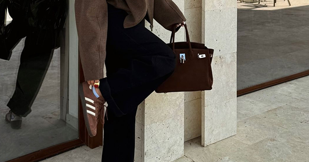 What-color-of-handbag-should-we-pair-brown-shoes-with