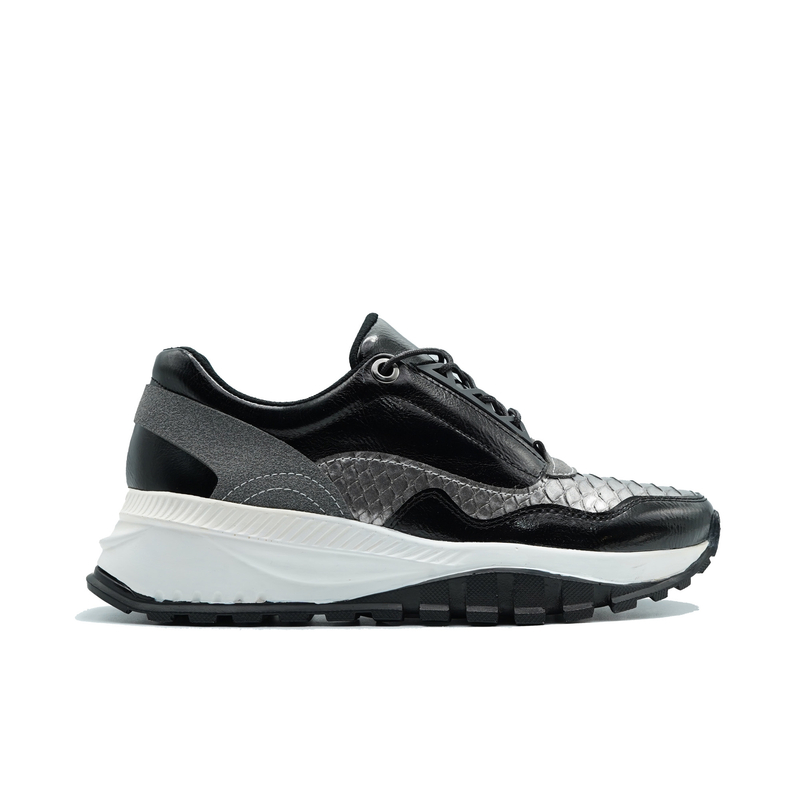 کفش اسپرت زنانه مدل Stradivarius Sneakers - SKG76