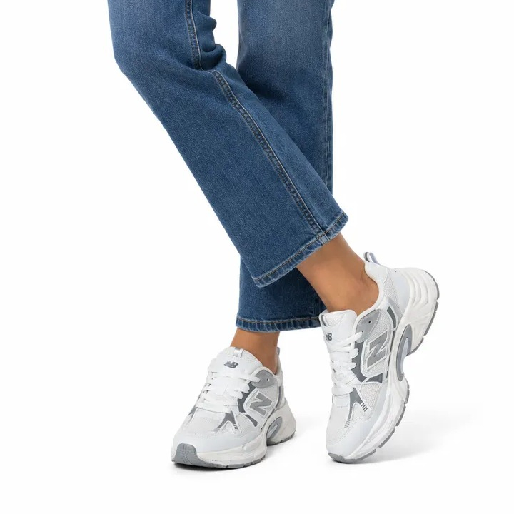 کفش کتانی زنانه نیوبالانس مدل 0679 New Balance