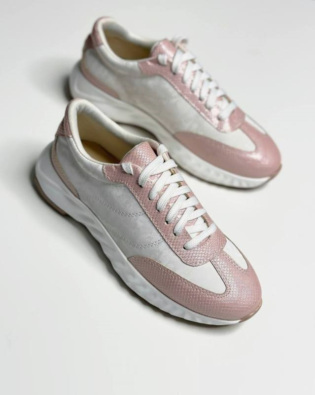کفش اسپرت زنانه مدل Stradivarius Sneakers - SKP22
