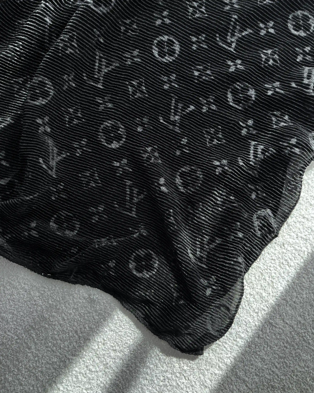 شال پلیسه شنی مشکی مارک وارداتی 4361