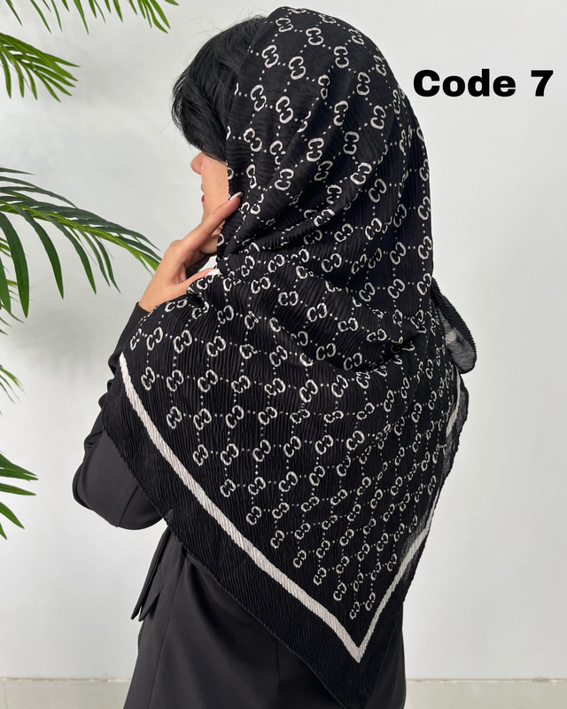 روسری پلیسه مشکی طرحدار وارداتی 4425