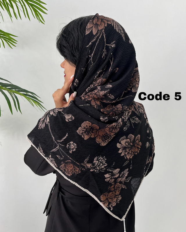 روسری پلیسه مشکی طرحدار وارداتی 4425