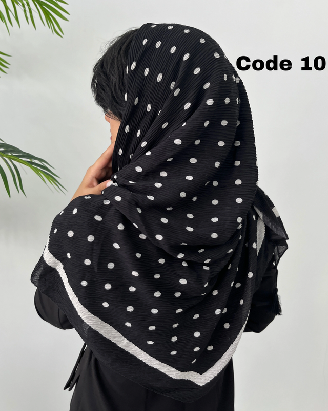 روسری پلیسه مشکی طرحدار وارداتی 4425